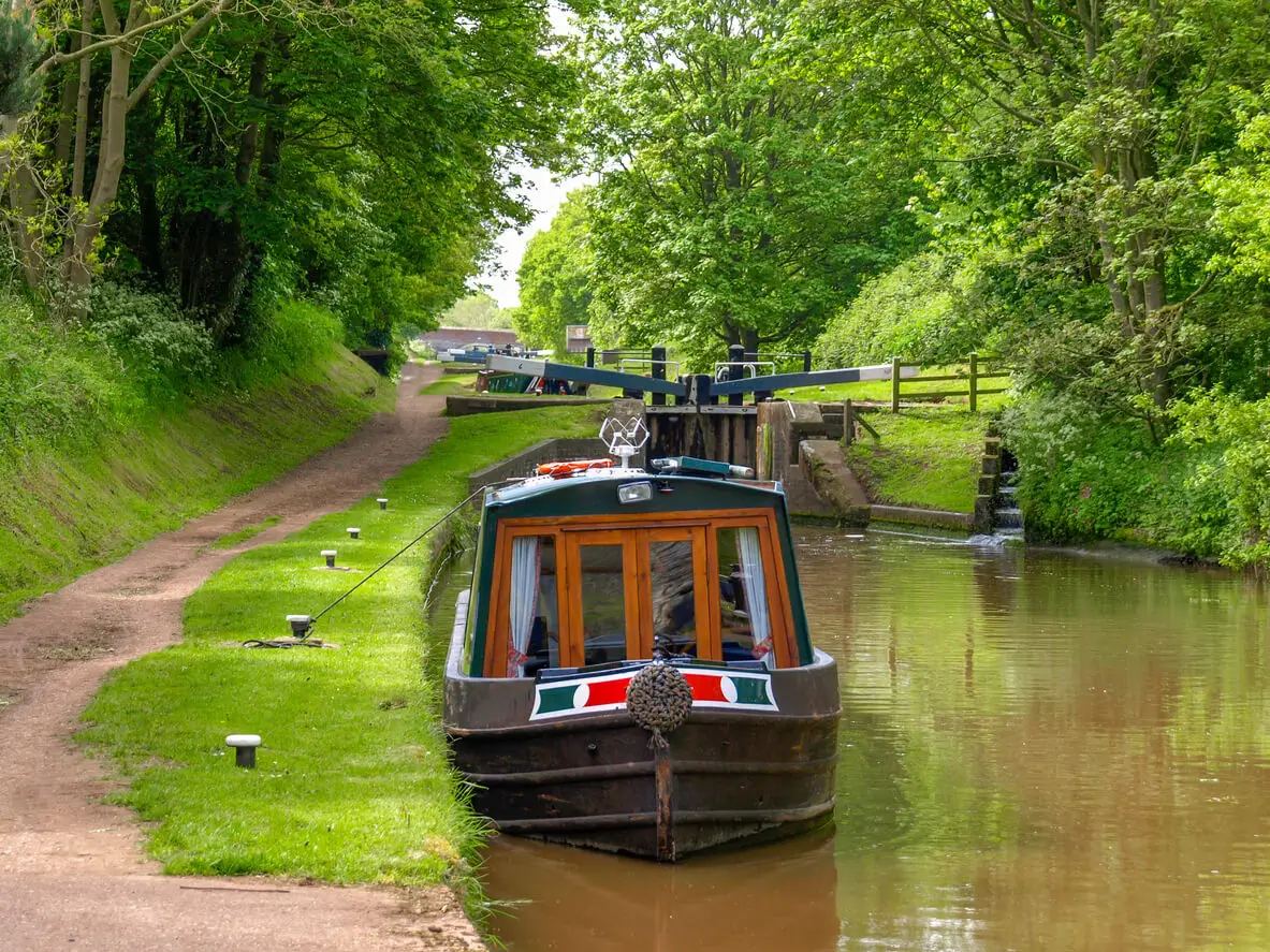 Narrowboat maintenance tips to keep your vessel in great condition