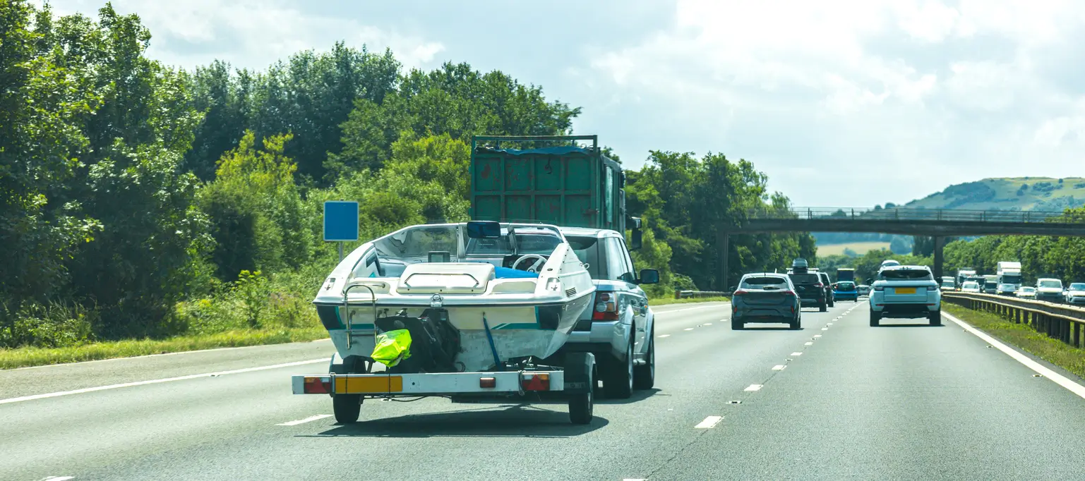How to tow a boat on a trailer