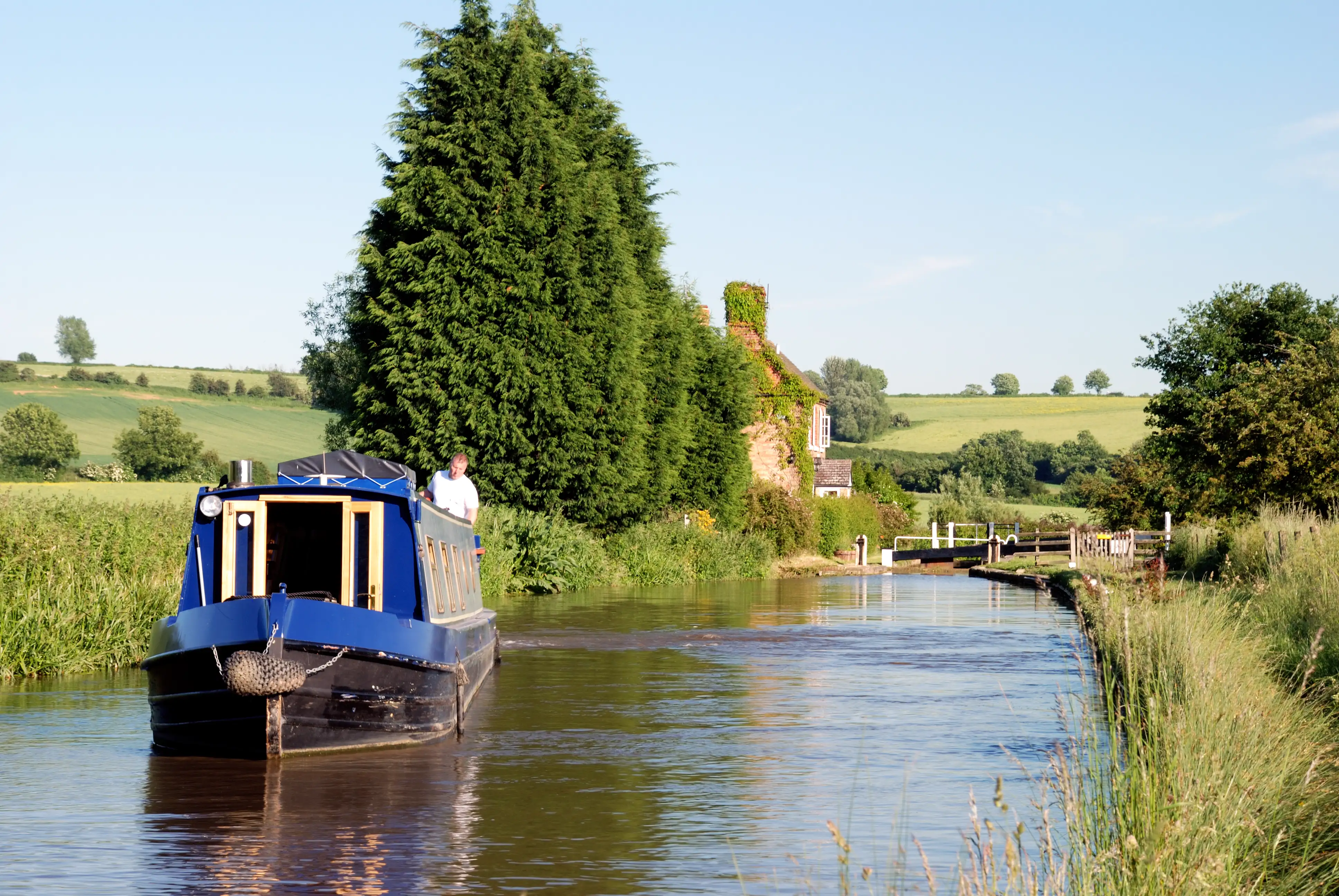 Canalboat nomads: A continuous cruisers guide