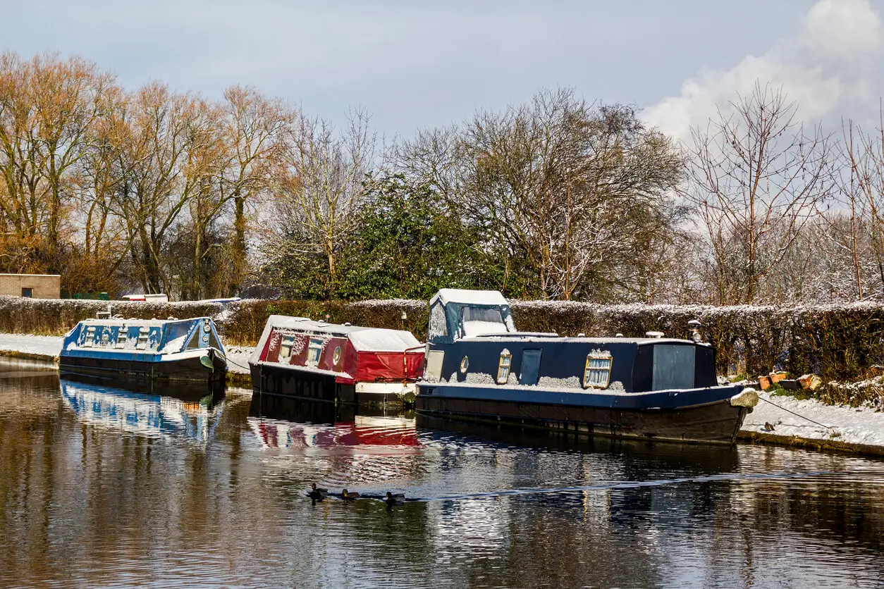 9 tips for living on a narrowboat in winter